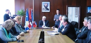 Kryetari i Komunës Bajram Mulaku pret një delegacion të Gjysmëhënës së Kuqe të Turqisë