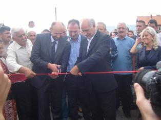 Limaj e Mulaku përurojnë asfaltimin e rrugës në fshatin Stanofc