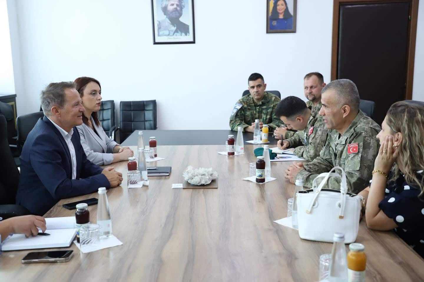 Kryetari Idrizi priti në takim Gjeneral Brigade Cahit Irican, Zëvendëskomandant i KFOR-it në Kosovë