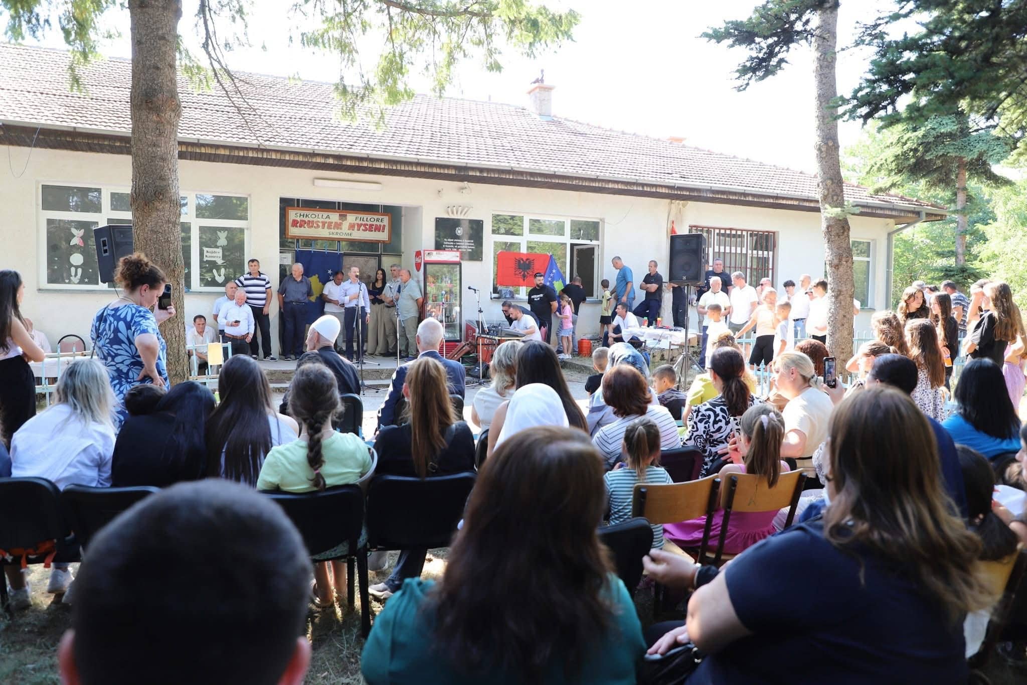 Kryetari Idrizi mori pjesë në aktivitetin “Ditët e Mërgimtarëve” në Skromë
