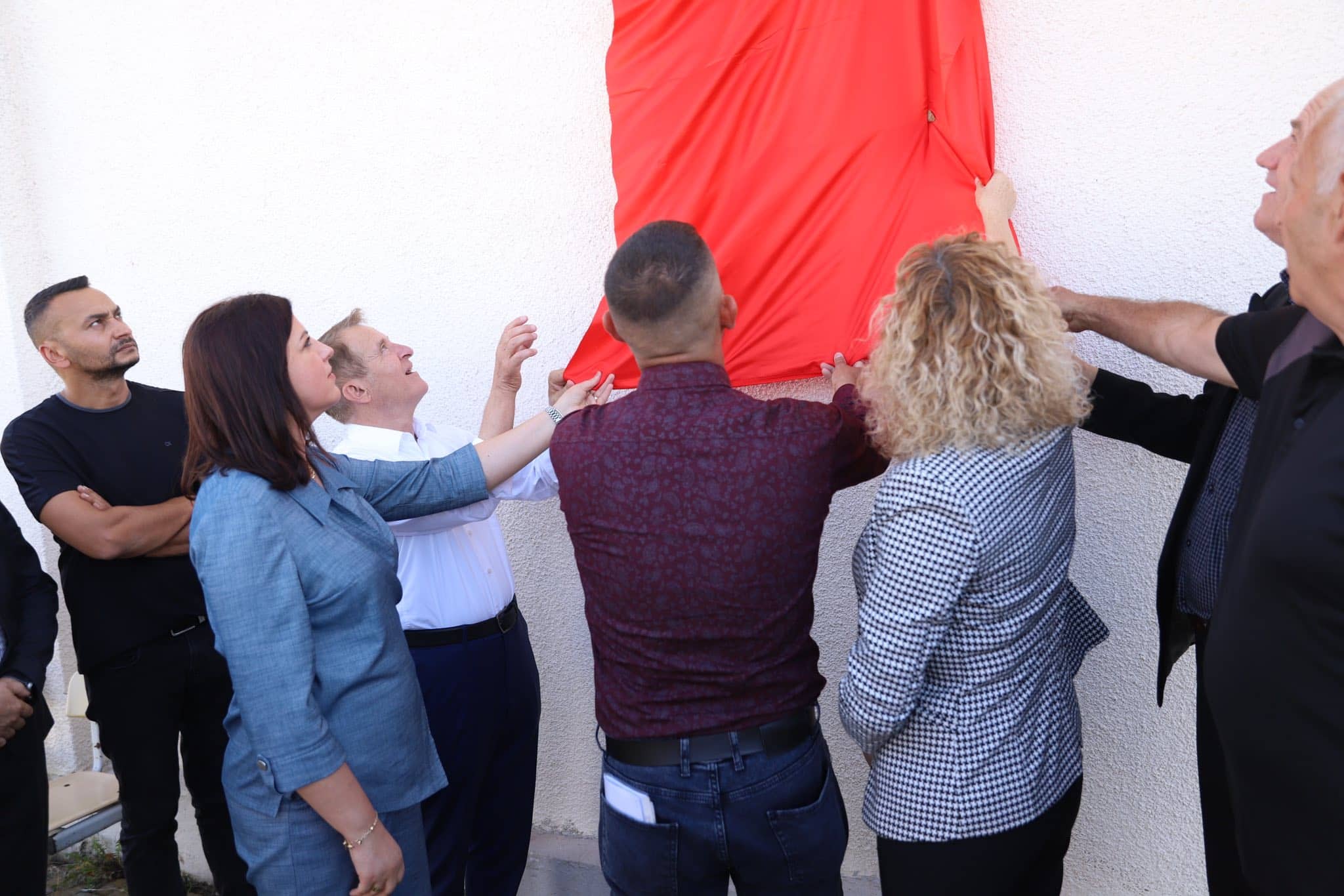 Zbulohet pllaka përkujtimore në Reznik për 27-vjetorin e shpërnguljes së shqiptarëve nga ofensiva serbe