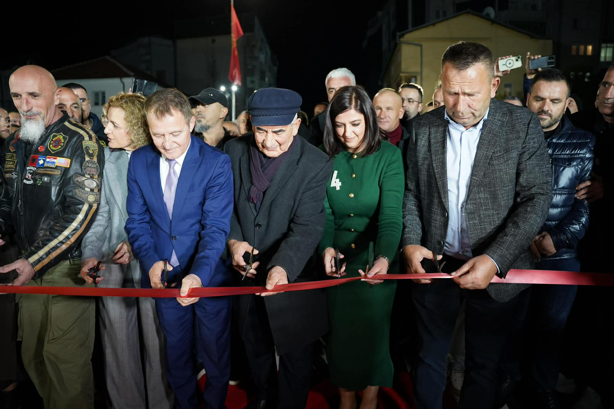 Kryetari Idrizi: Përuruam sheshin “Adem Jashari” dhe parkingun nëntokësor